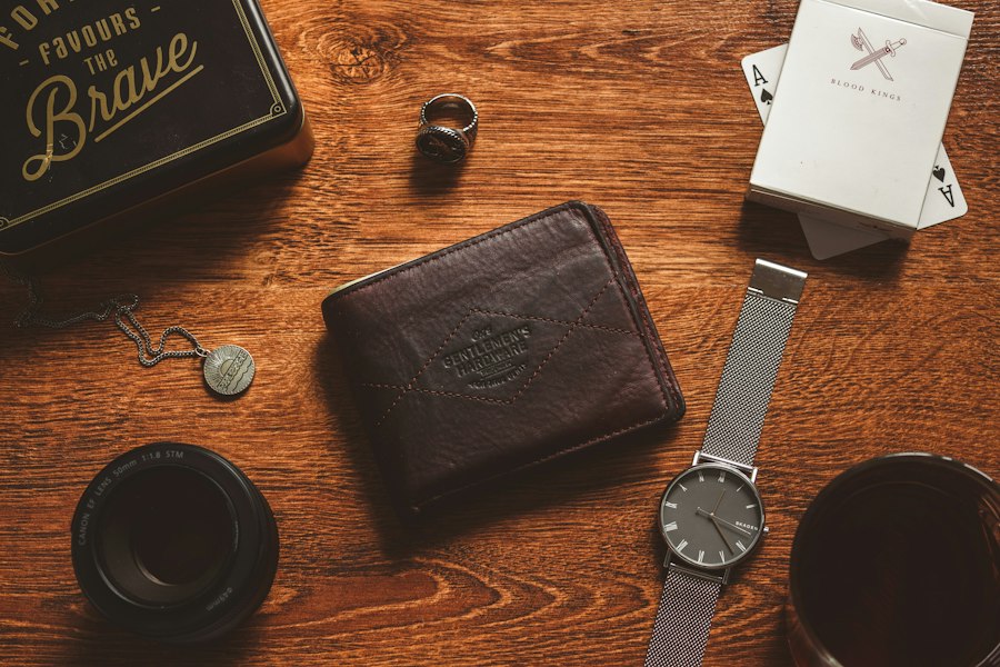 Montre et portefeuille en cuir